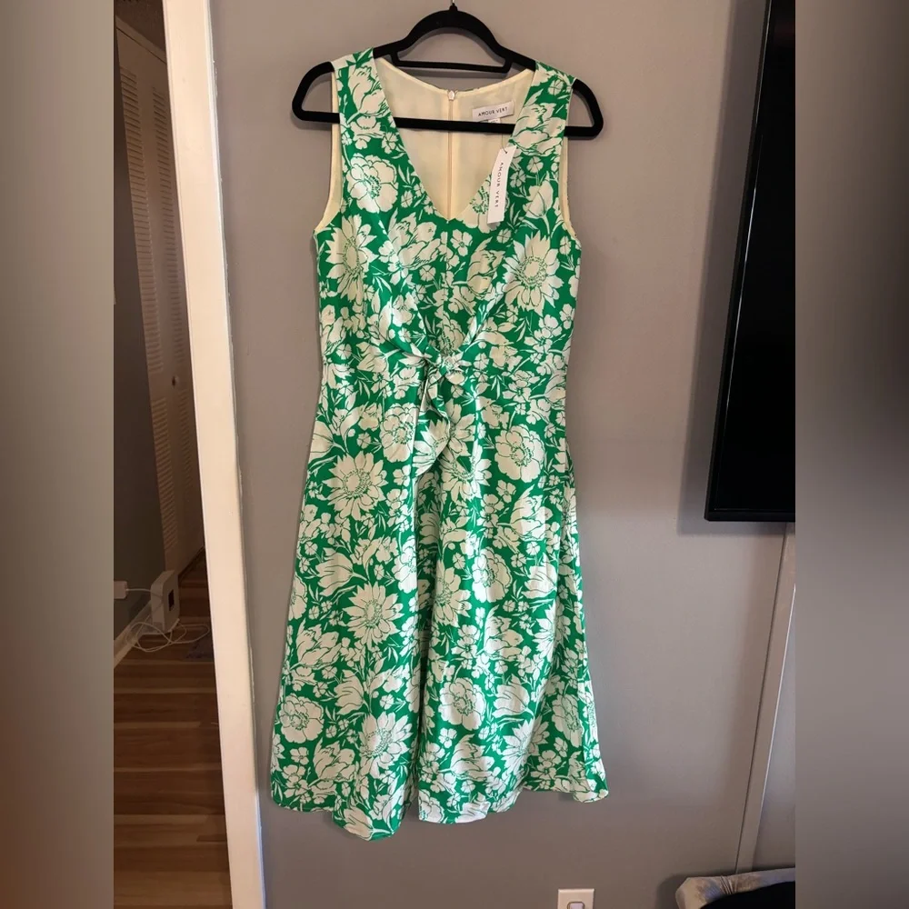 Amour Vert Keira Viscose Midi Dress in Bloomsbury Green Size Medium NWT - Picture 5 of 8